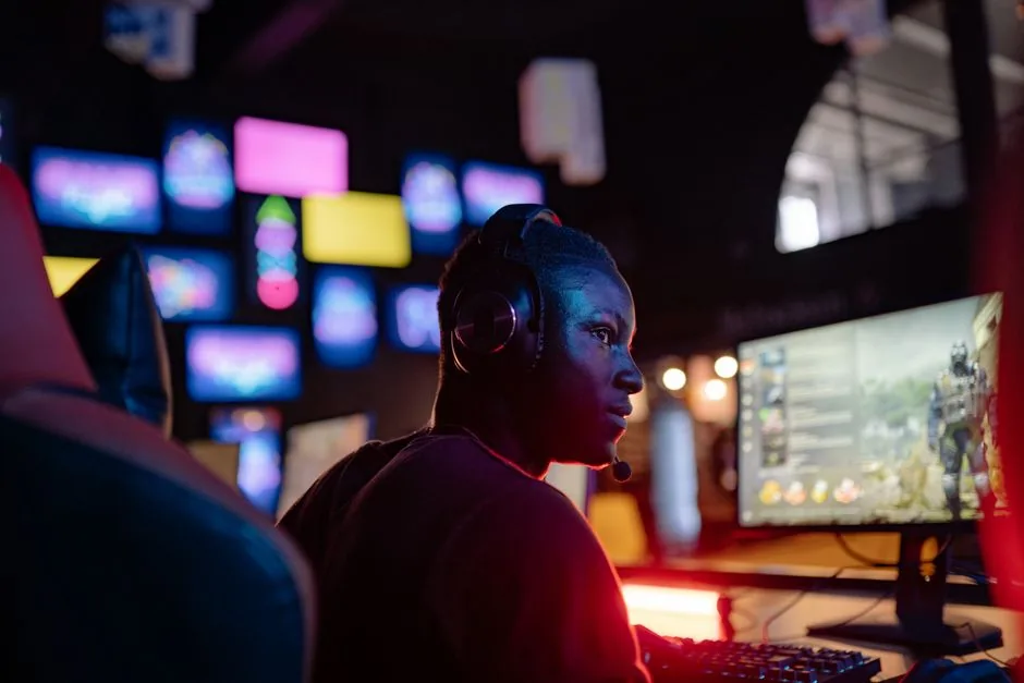 mid range gaming pc with an rx 9070 xt graphics card