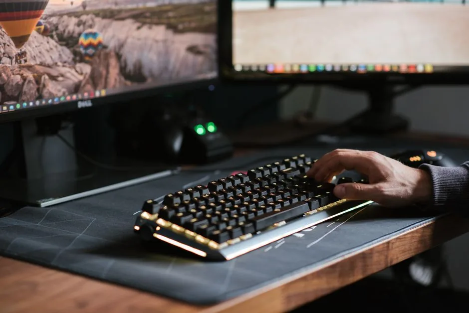 Mechanical keyboard with hot-swap sockets and RGB backlighting