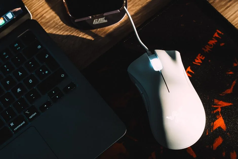 Best wired gaming mouse close-up detail