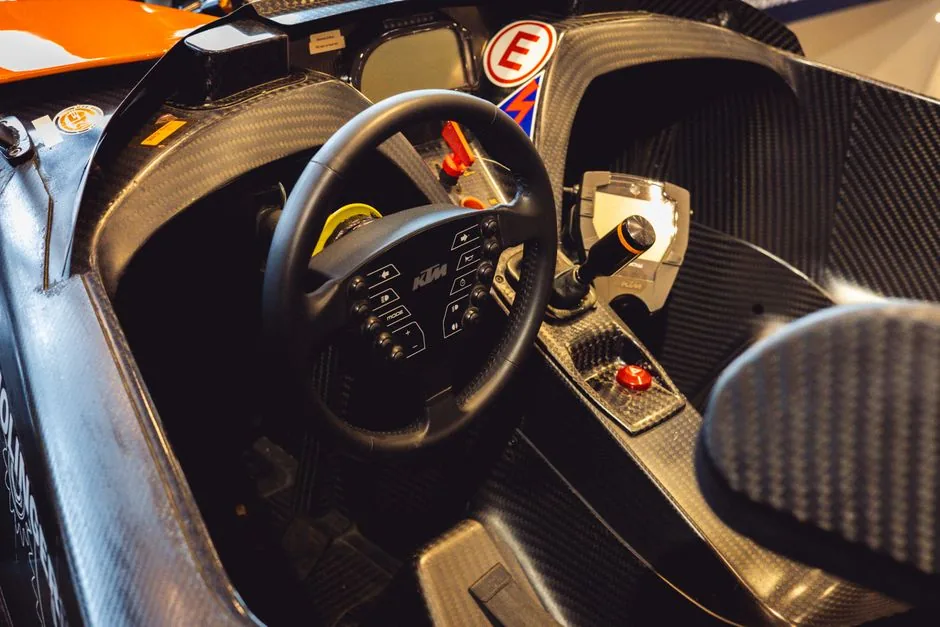 racing wheel force feedback close up