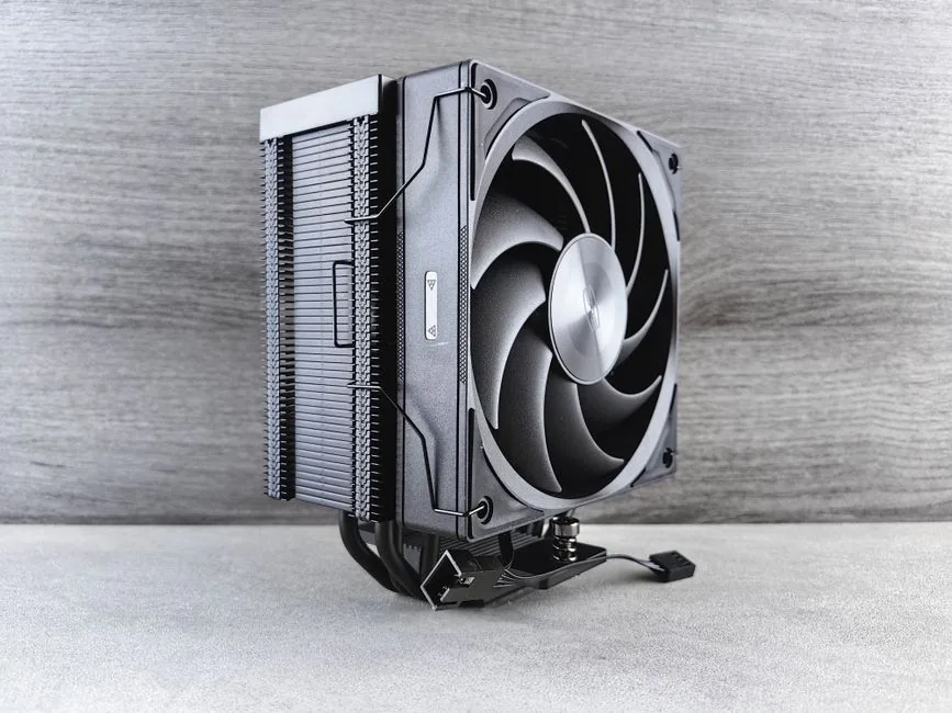 silent gaming pc build with large heatsink and fans