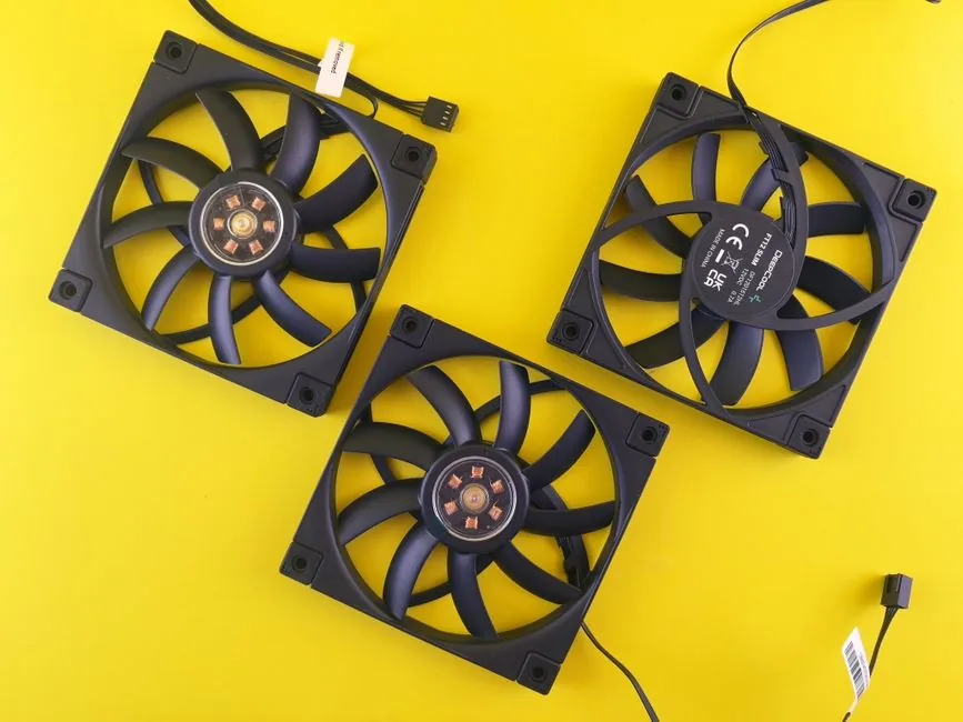 gaming pc fans spinning under load