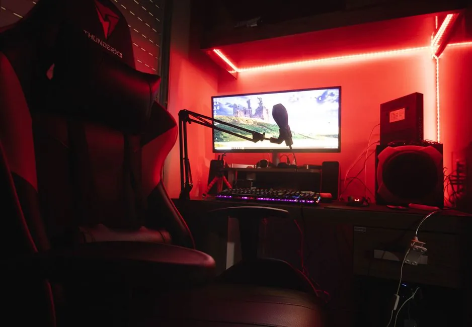 $2000 gaming pc build 2026 interior with an AIO cooler and clean cable management
