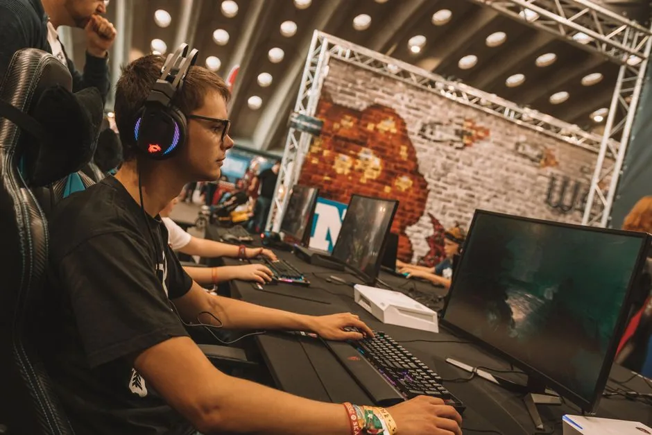 An esports gaming PC setup with a high-refresh monitor and minimal input lag