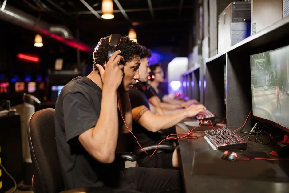 gaming pc for fortnite under $500 setup — budget gaming desk with keyboard and monitor