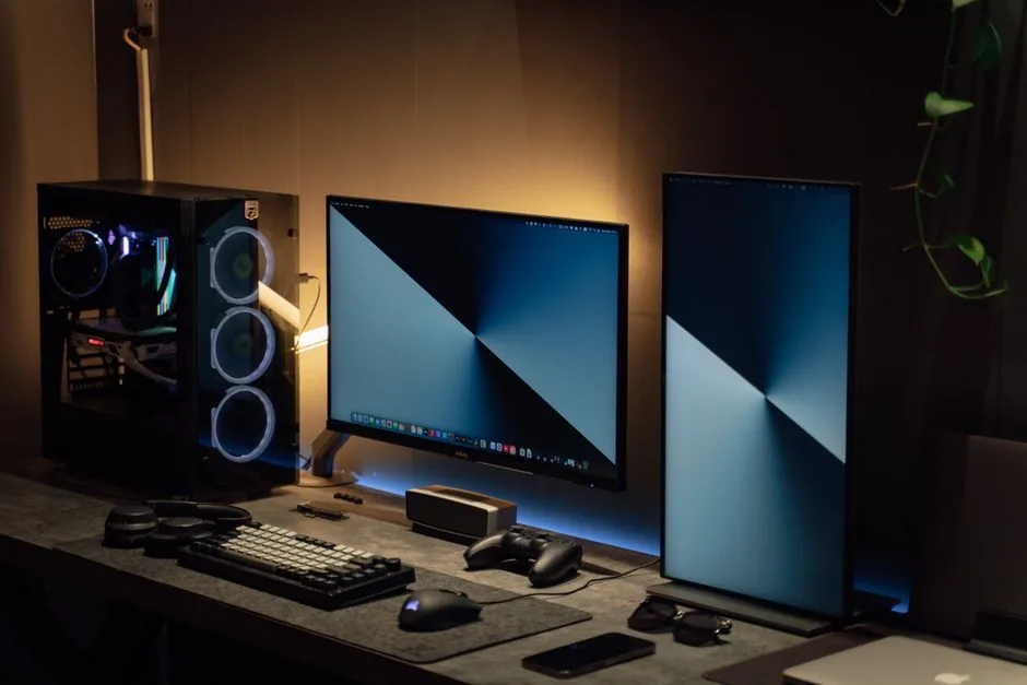 cable management tray and magnetic channel underneath a gaming standing desk